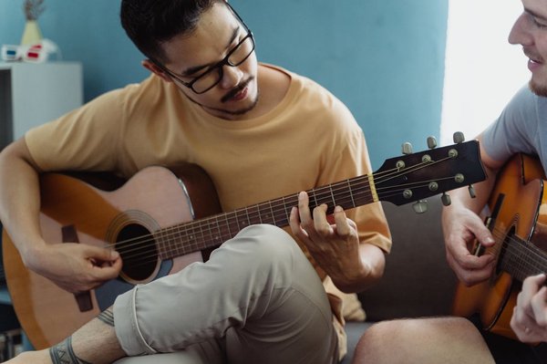 Vos cours de guitare à Nantes